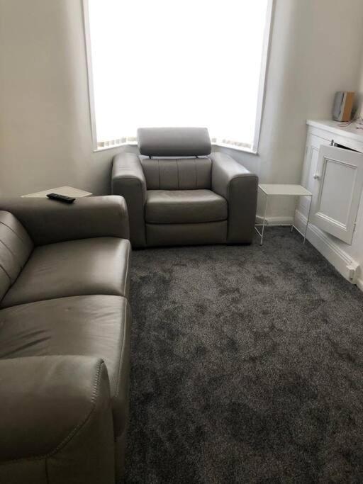 Modern 2 Bed Sleep 5 Close To Anfield Stadium *